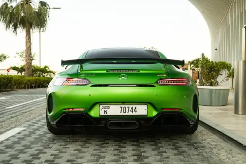 Mercedes-AMG-GT-R4