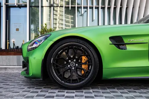 Mercedes-AMG-GT-R5