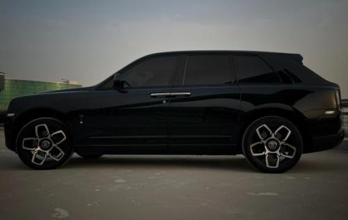 Rolls-royce-Cullinan-BLACK4