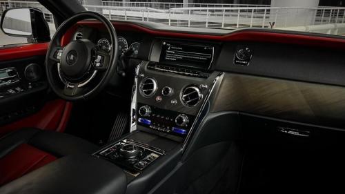 Rolls-royce-Cullinan-BLACK5