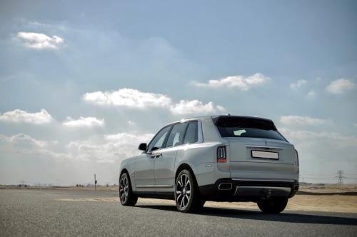 Rolls-royce-Ghost-2023 4